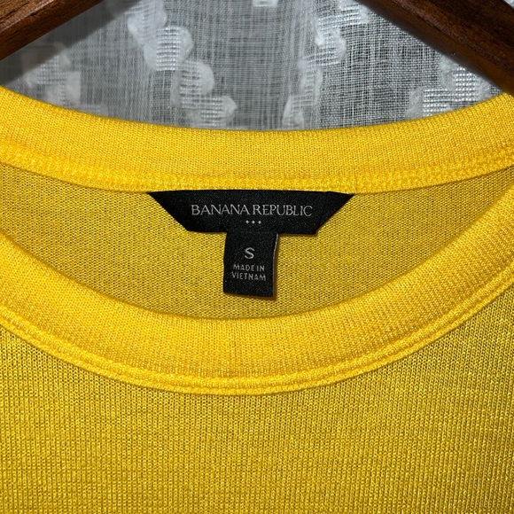 Banana Republic Yellow Crew Neck Knitted Sweater - Picture 2 of 5